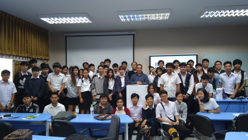 อาจารย์บอม บรรยาย เรื่อง การประยุกต์ใช้ Social Media ในเชิงธุรกิจ | ราชมงคลล้านนา เชียงใหม่